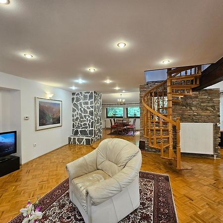 Apartment Nina With Private Terrace Tour As Laibach Exterior foto